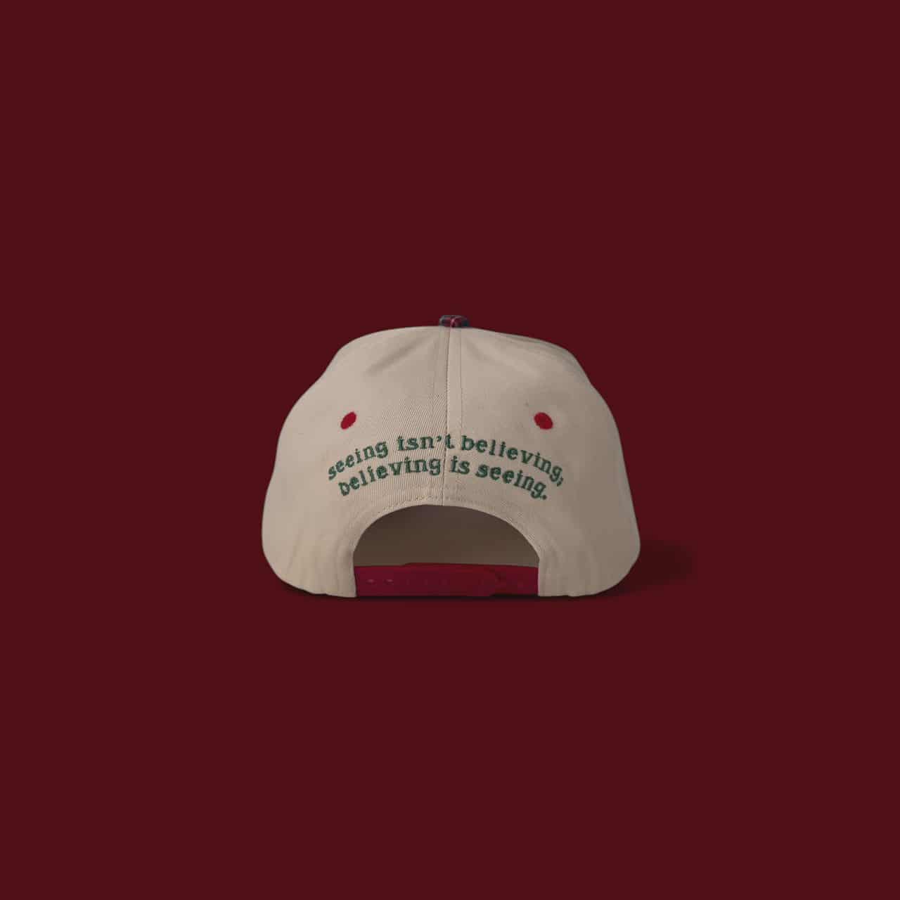 IT'S GIVING MAGIC HOLIDAY HAT